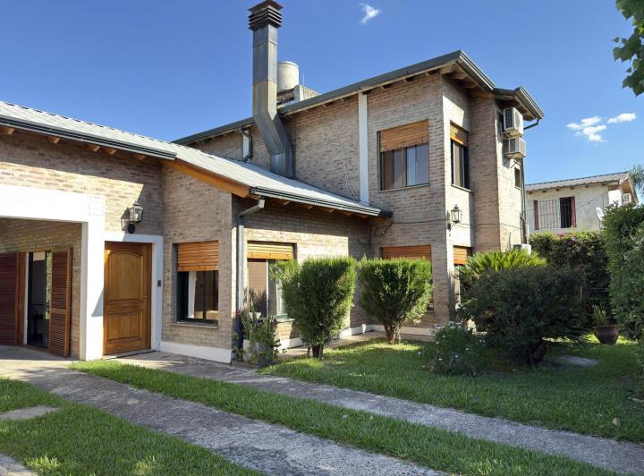 Casa · 178m² · 6 Ambientes · 2 Cocheras