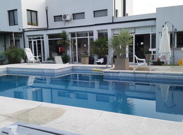 Casa · 260m² · 5 Ambientes · 2 Cocheras