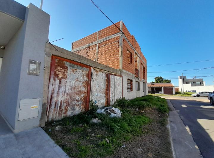 Casa · 200m² · 6 Ambientes · 1 Cochera