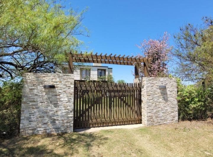 Casa · 60m² · 2 Ambientes · 2 Cocheras