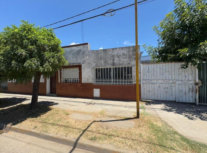 Casa · 130m² · 6 Ambientes · 2 Cocheras