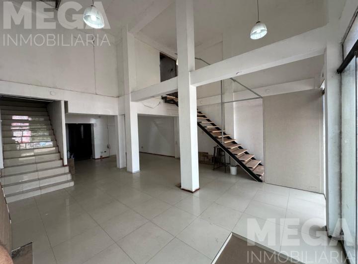 Local comercial · 330m²