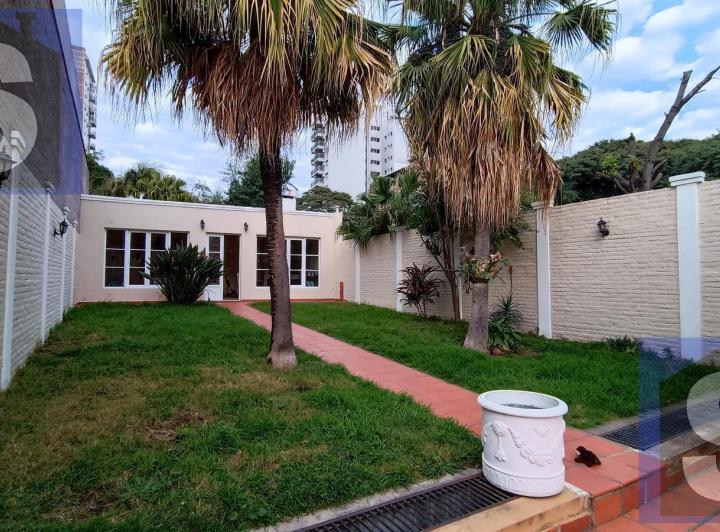 Casa · 323m² · 6 Ambientes · 1 Cochera