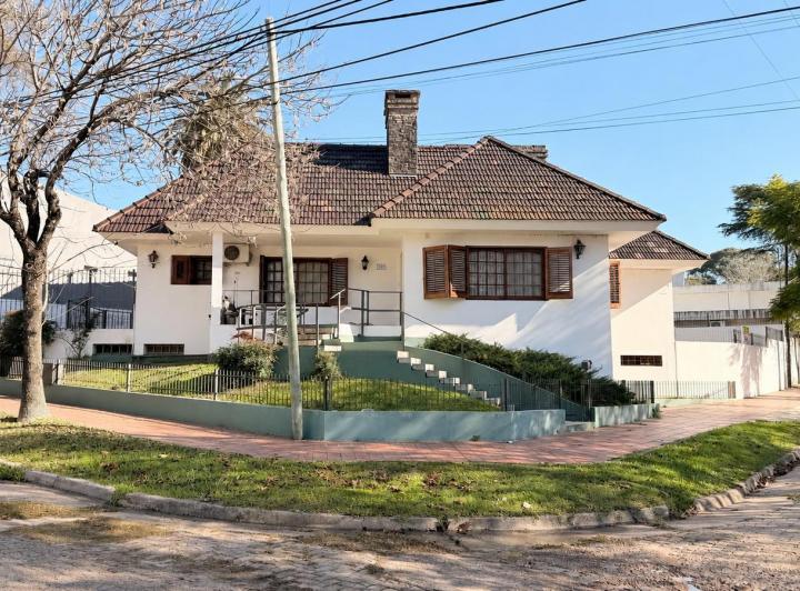 Casa · 370m² · 5 Ambientes · 2 Cocheras