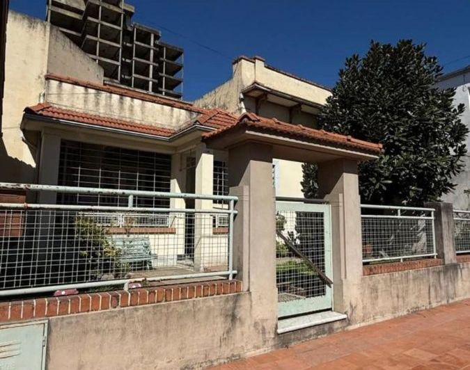 Casa · 284m² · 10 Ambientes · 1 Cochera