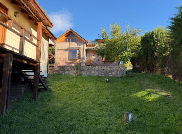 Casa · 220m² · 7 Ambientes