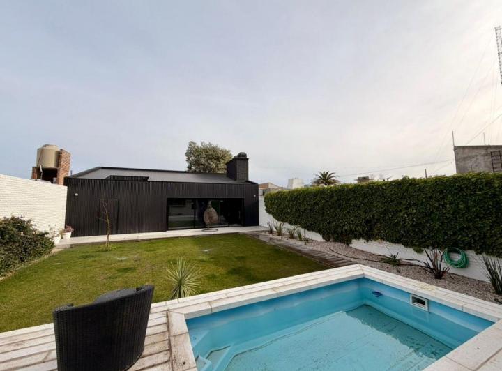 Casa · 308m² · 8 Ambientes · 1 Cochera