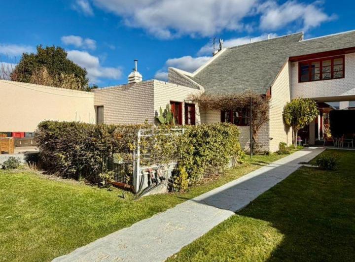 Casa · 325m² · 5 Ambientes