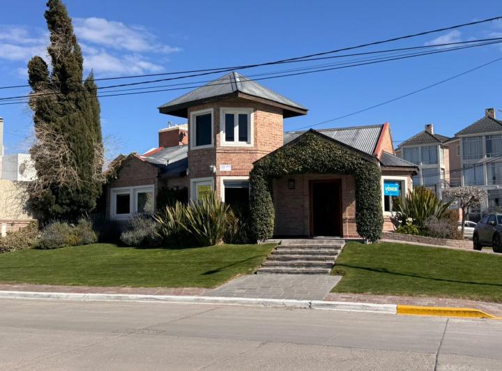 Casa · 140m² · 7 Ambientes · 1 Cochera