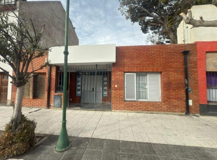 Casa · 180m² · 5 Ambientes