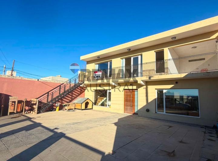 Casa · 330m² · 6 Ambientes · 1 Cochera