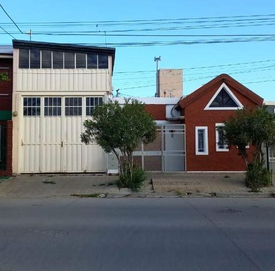 Casa · 252m² · 6 Ambientes · 2 Cocheras