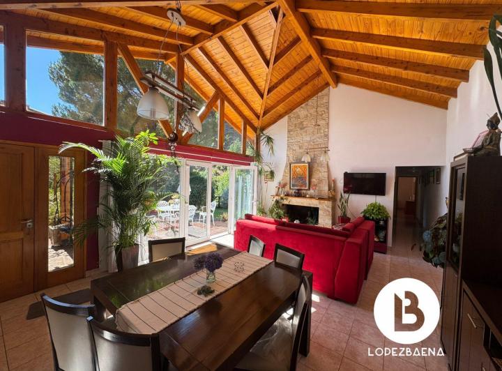 Casa · 245m² · 6 Ambientes