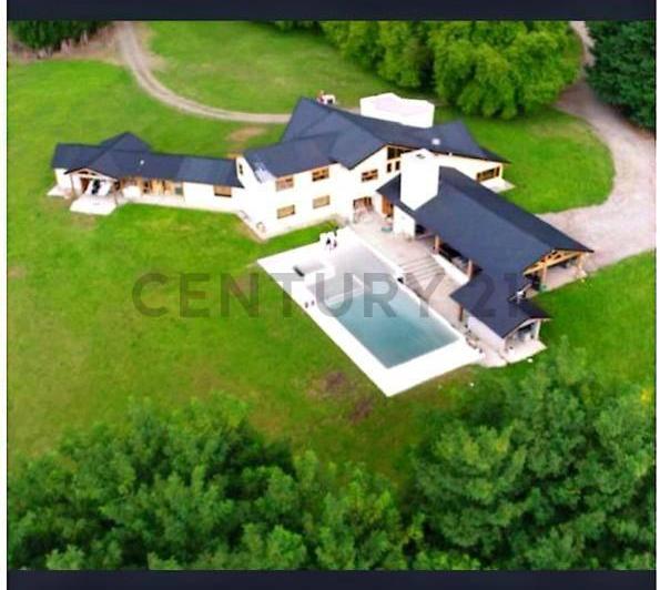 Campo · 75625m² · 6 Ambientes · 3 Cocheras