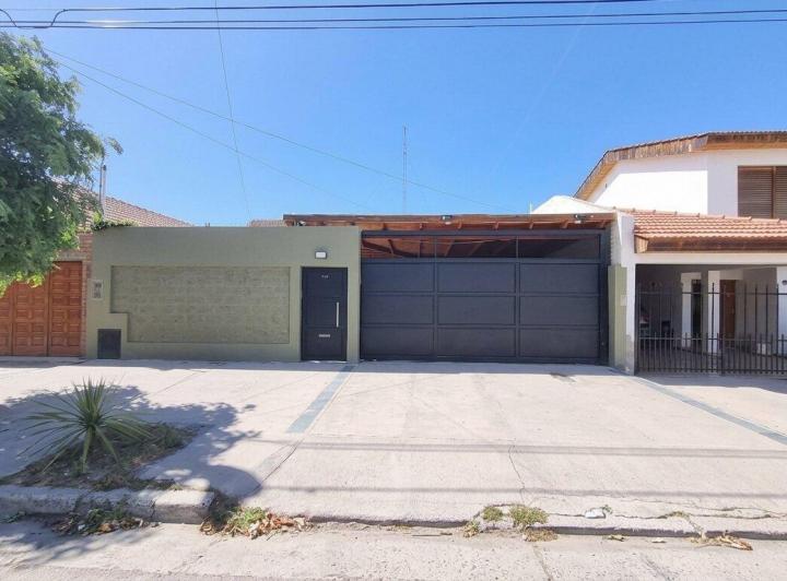 Casa · 251m² · 7 Ambientes