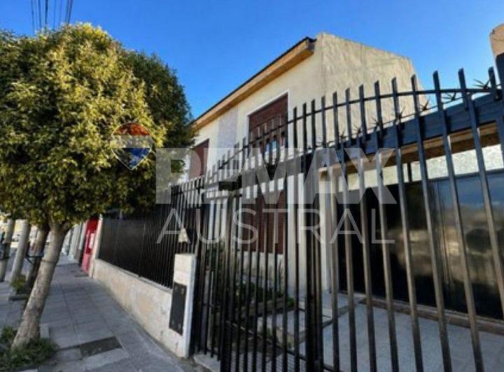 Casa · 227m² · 6 Ambientes · 1 Cochera