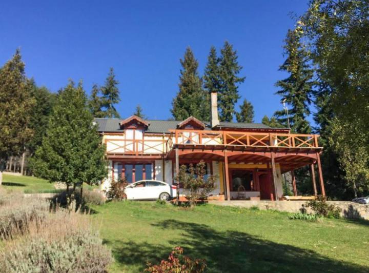 Campo · 442m² · 11 Ambientes · 2 Cocheras
