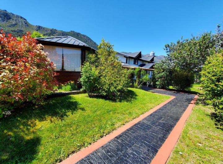 Casa · 889m² · 6 Ambientes · 1 Cochera