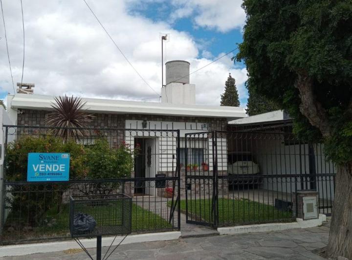 Casa · 120m² · 9 Ambientes · 5 Cocheras