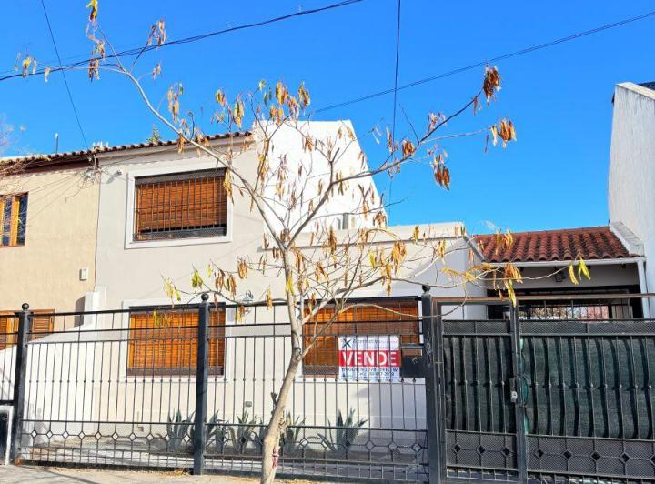 Casa · 156m² · 5 Ambientes · 2 Cocheras