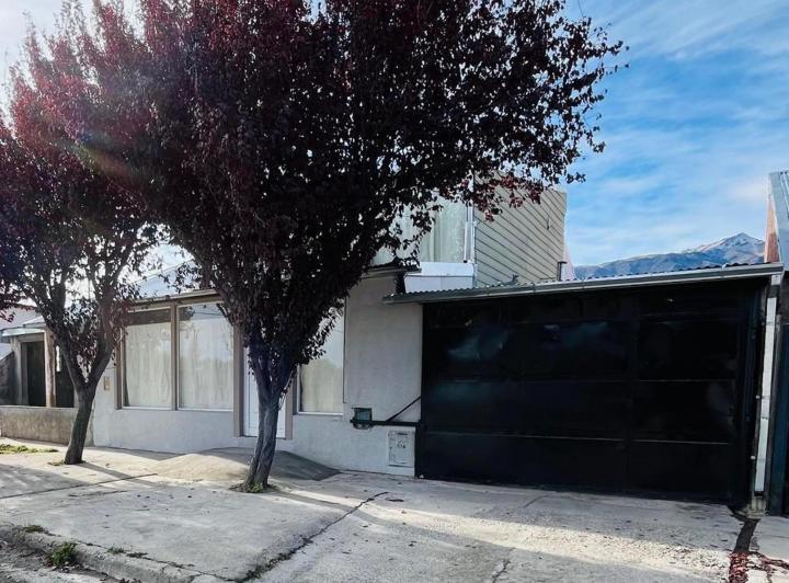 Casa · 231m² · 6 Ambientes · 1 Cochera
