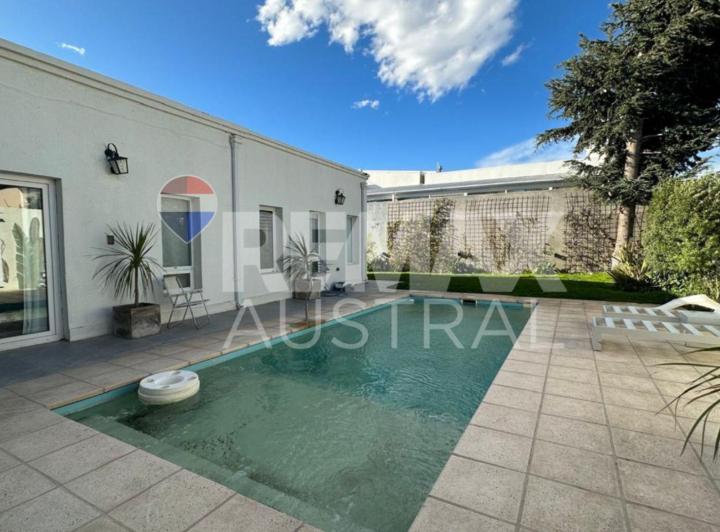 Casa · 300m² · 5 Ambientes