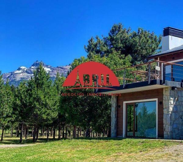 Casa · 204m² · 3 Ambientes · 2 Cocheras
