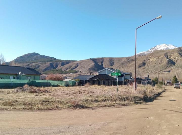Terreno · 816m²