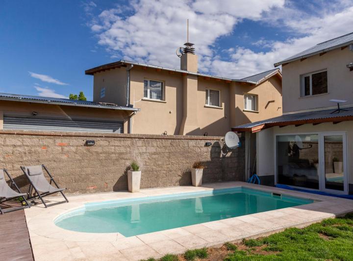 Casa · 200m² · 6 Ambientes · 1 Cochera