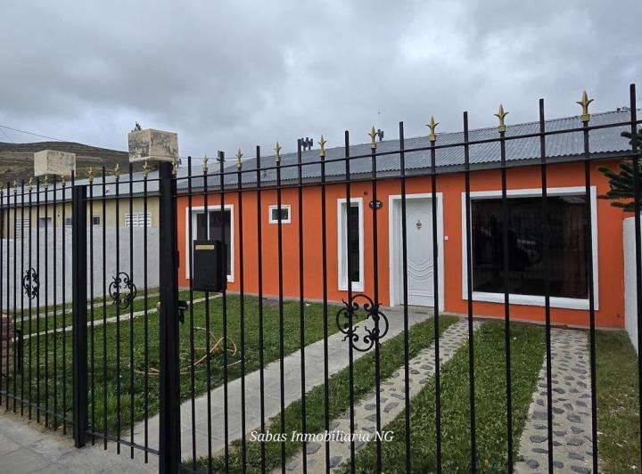 Casa · 200m² · 5 Ambientes · 1 Cochera