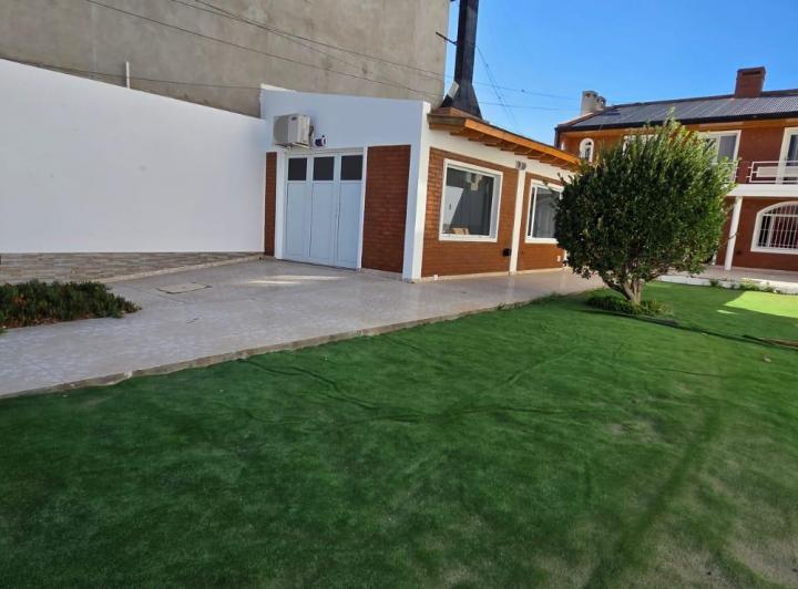 Casa · 360m² · 5 Ambientes · 2 Cocheras
