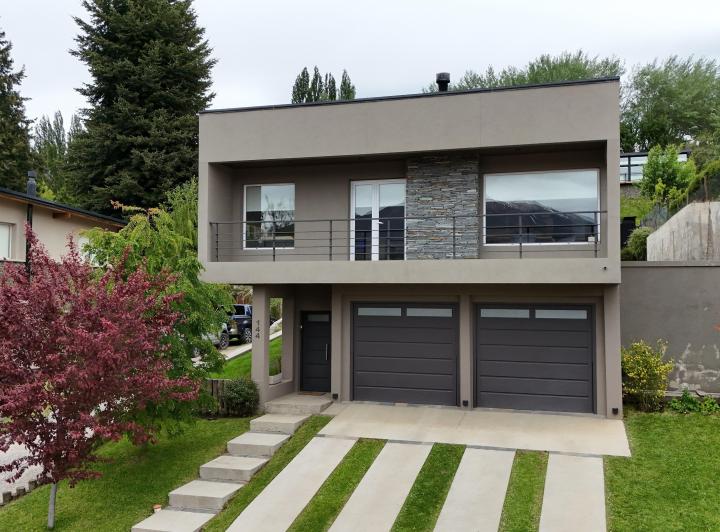Casa · 222m² · 4 Ambientes · 2 Cocheras