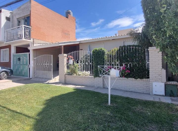 Casa · 69m² · 4 Ambientes · 1 Cochera