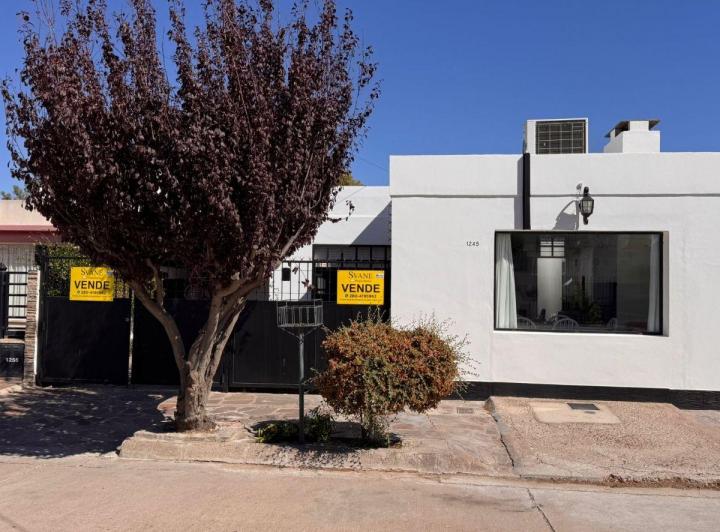 Casa · 160m² · 7 Ambientes · 1 Cochera