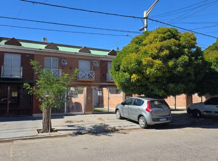 Casa · 105m² · 4 Ambientes · 1 Cochera