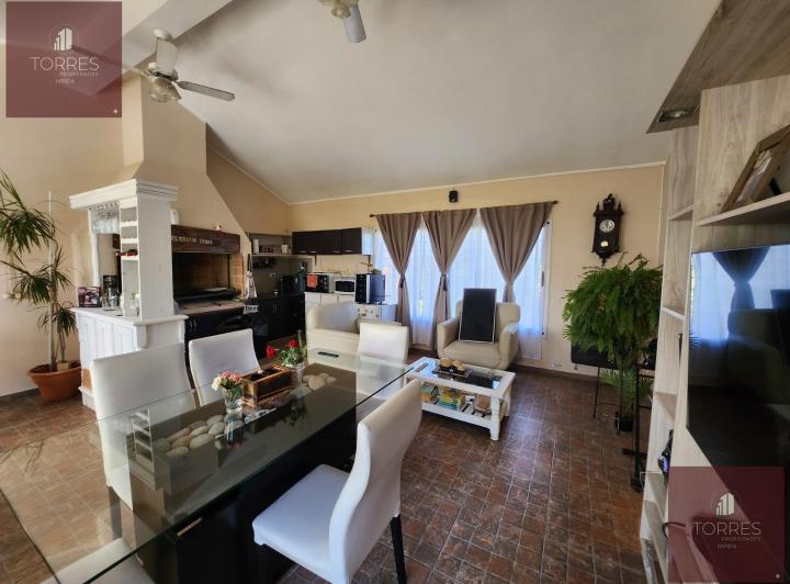 Casa · 167m² · 5 Ambientes · 2 Cocheras