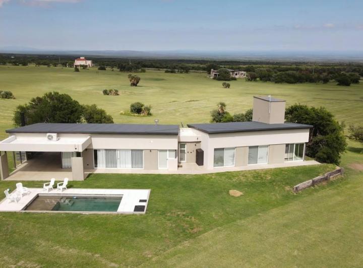 Casa · 151m² · 4 Ambientes · 4 Cocheras