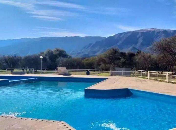 Casa · 600m² · 25 Ambientes · 6 Cocheras