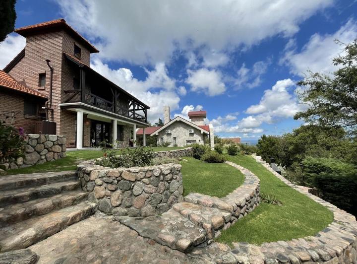 Casa · 179m² · 3 Ambientes · 1 Cochera