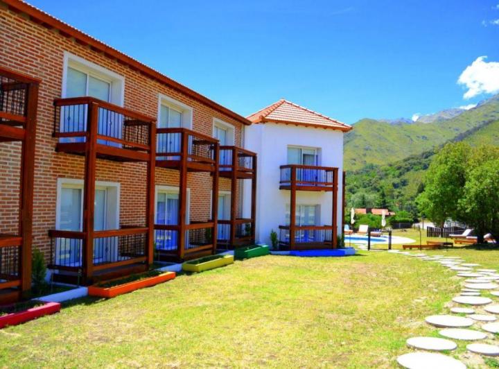Hotel · 617m² · 16 Ambientes · 12 Cocheras