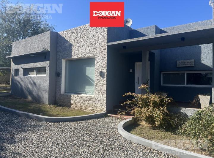 Casa · 126m² · 8 Ambientes · 3 Cocheras