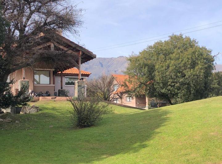 Casa · 247m² · 5 Ambientes · 2 Cocheras