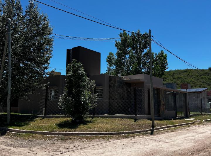 Casa · 110m² · 2 Dormitorios · 1 Cochera