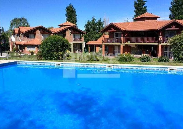 Hotel · 1616m²