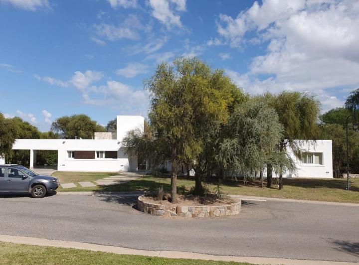 Casa · 265m² · 3 Dormitorios · 1 Cochera