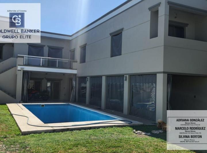Casa · 226m² · 10 Ambientes · 1 Cochera