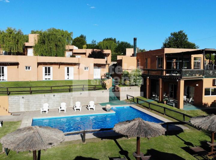Hotel · 1300m²
