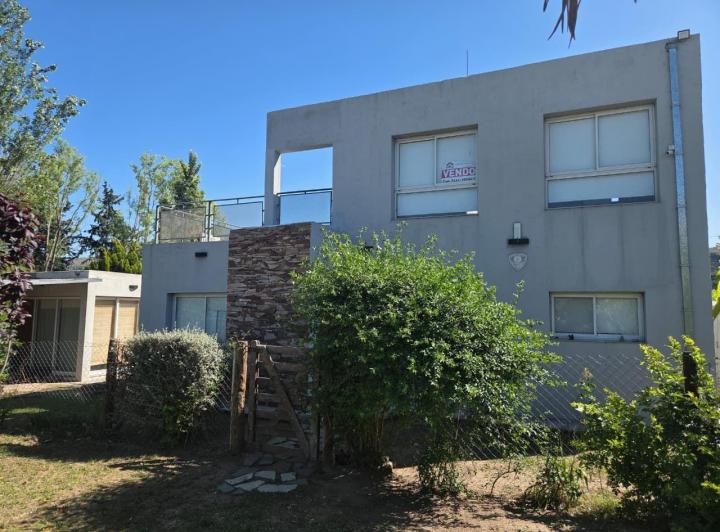 Casa · 180m² · 5 Ambientes · 1 Cochera