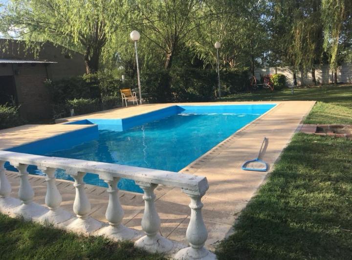 Casa · 1880m² · 5 Ambientes · 2 Cocheras
