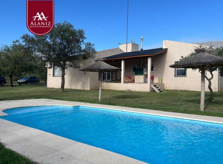 Casa · 225m² · 5 Ambientes · 2 Cocheras